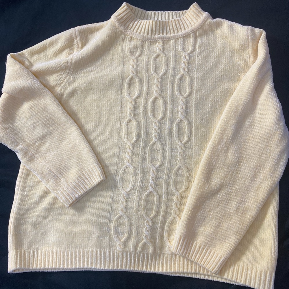 🎀Pastel yellow velvet soft sweater! 🎀